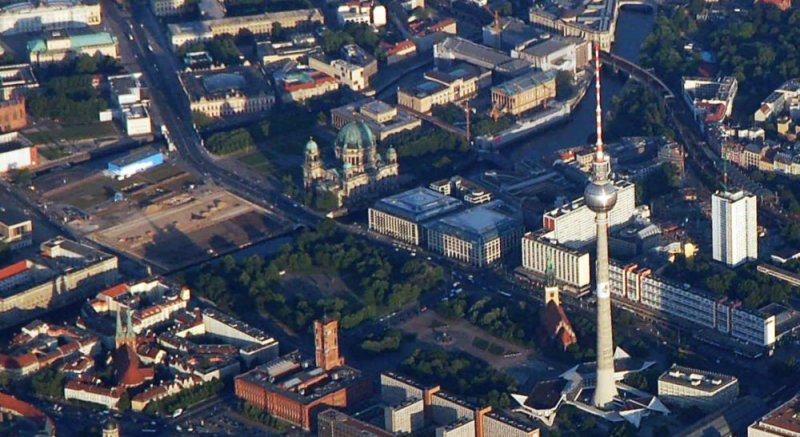Luftfoto over Alexanderplatz og omgivelser
