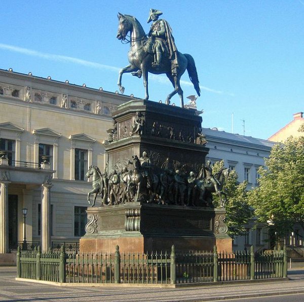 Statue af Friedrich II på Unter den Linden