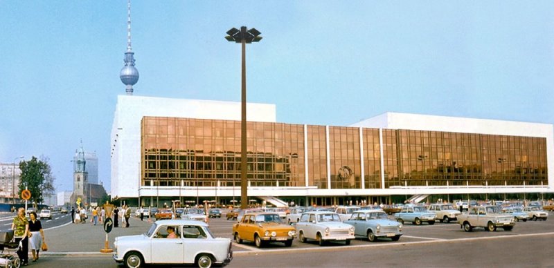 Palast der Republik, 1977
