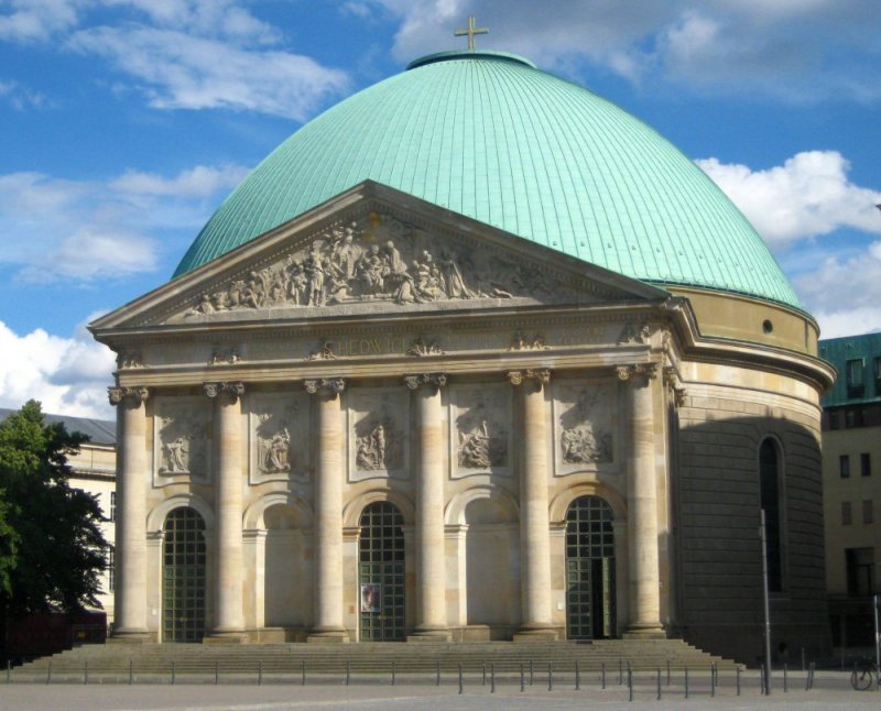 St Hedwigs Katedral ved Bebelplatz