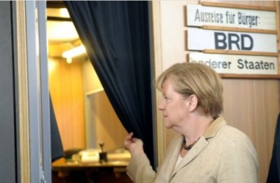 Angela Merkel ved indvielse af udstillingen på Tränenpalast